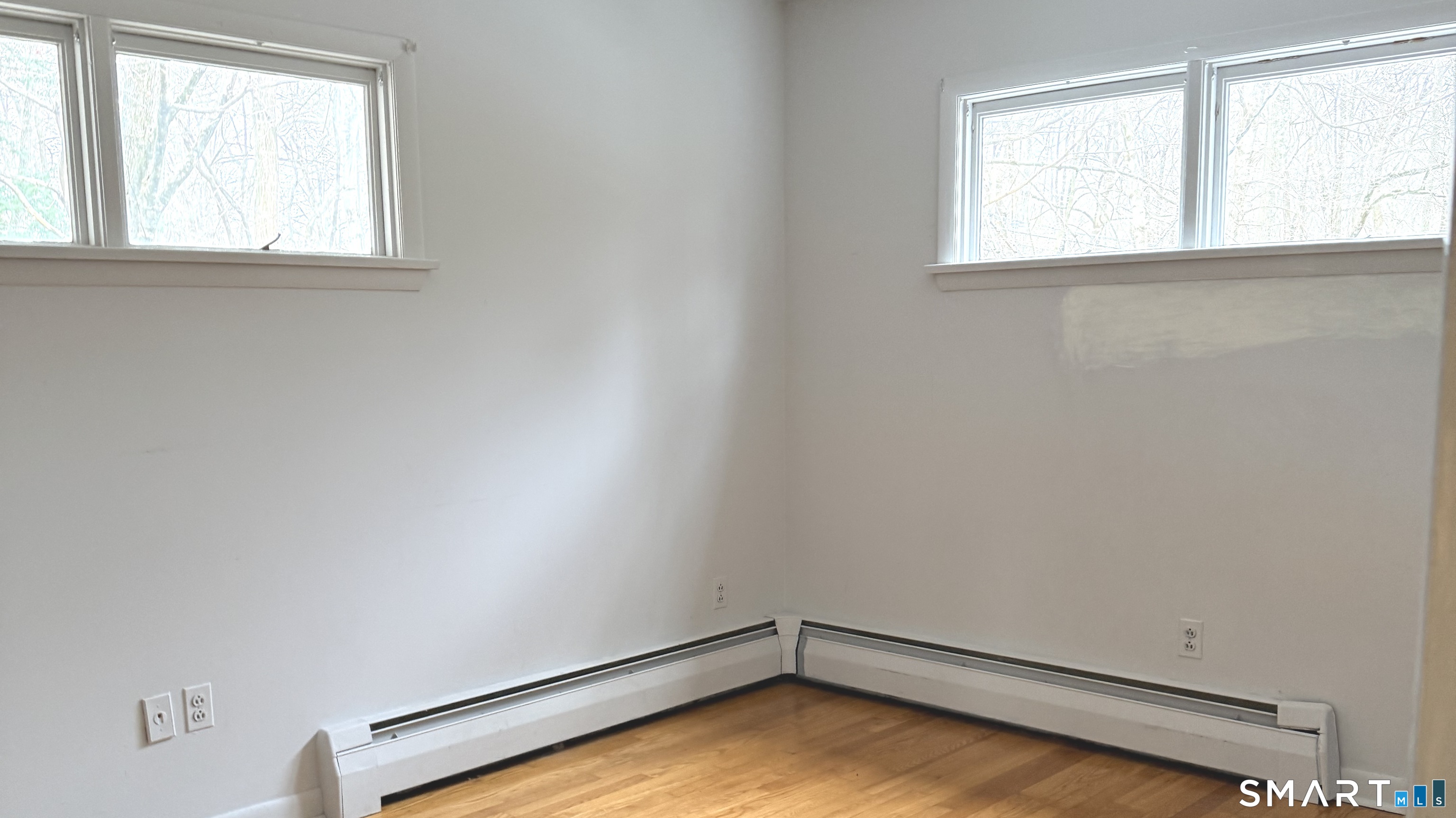 146 Scribner Hill Road Wilton, CT 06897 - Photo 4 of 13 an empty room with a window