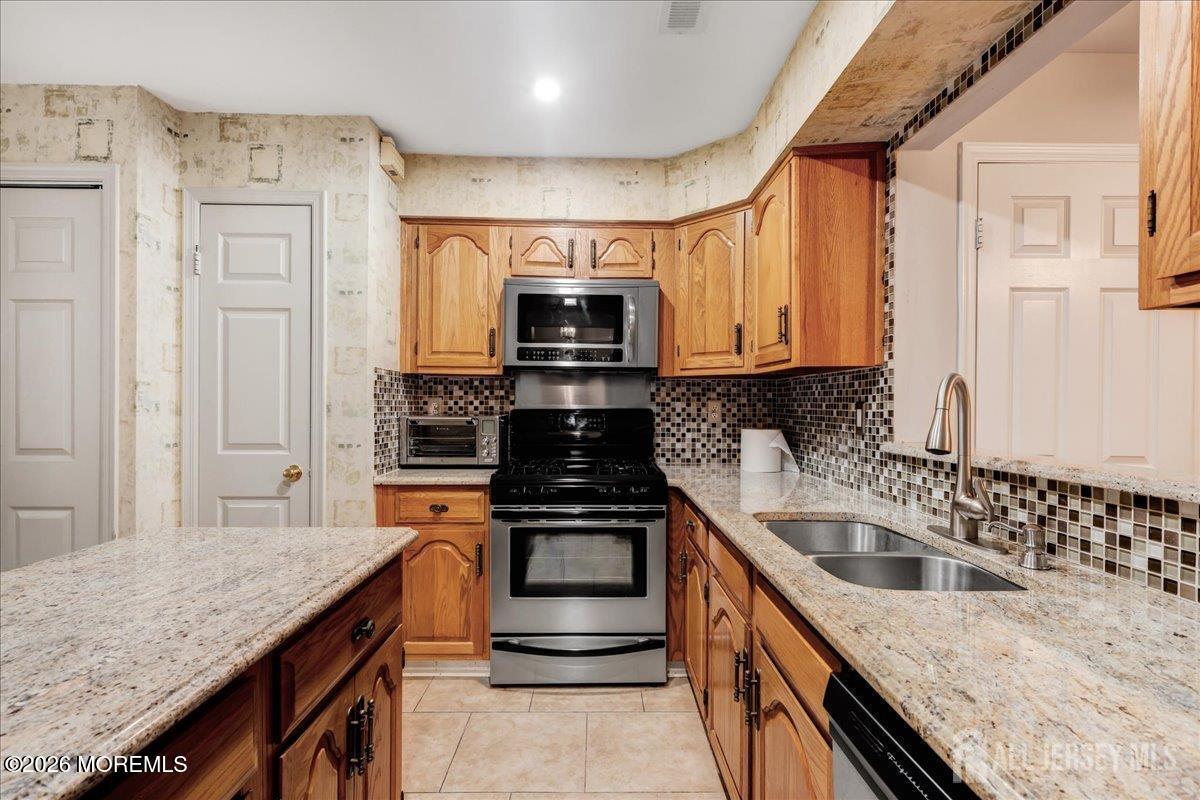 38 Rutland Lane, Unit C Monroe Township, NJ 08831 - Photo 9 of 17 Kitchen2