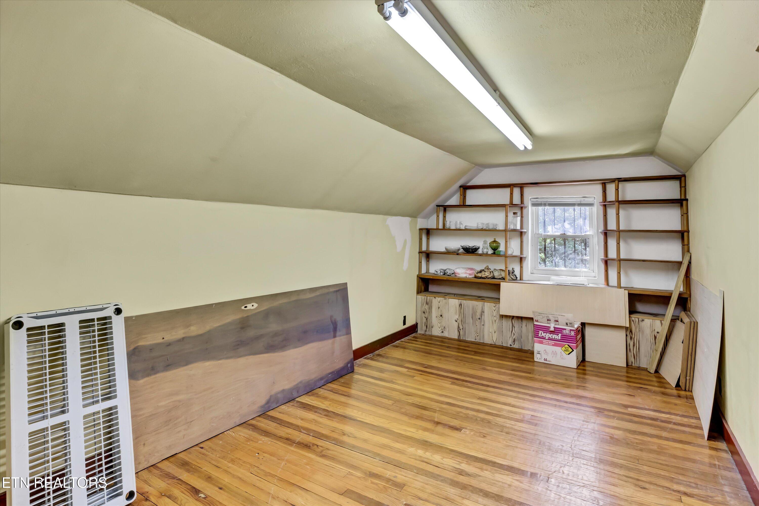 912 East Hendron Chapel Road Knoxville, TN 37920 - Photo 15 of 25 18-912 E Hendron Chapel Rd-18