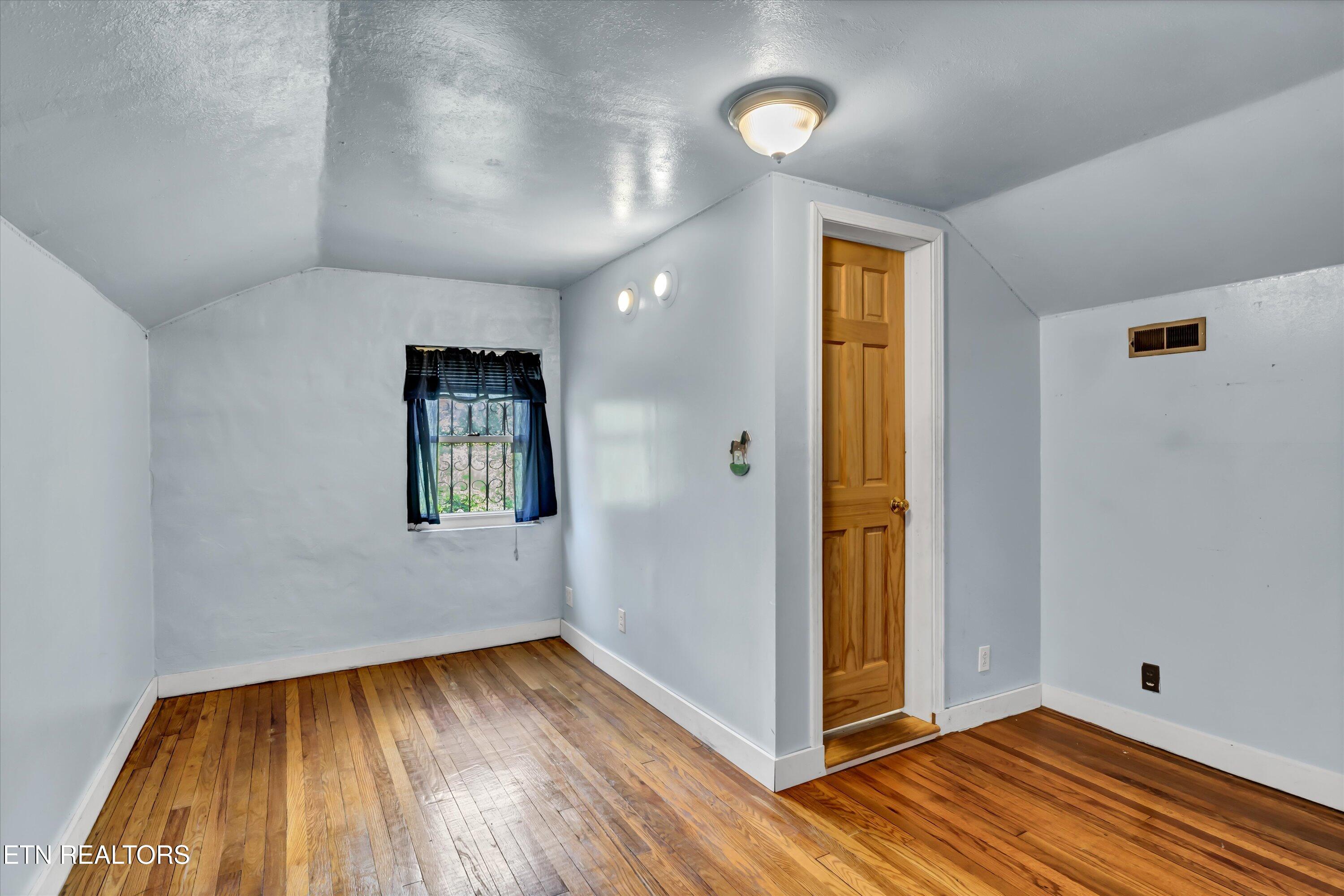 912 East Hendron Chapel Road Knoxville, TN 37920 - Photo 16 of 25 19-912 E Hendron Chapel Rd-19