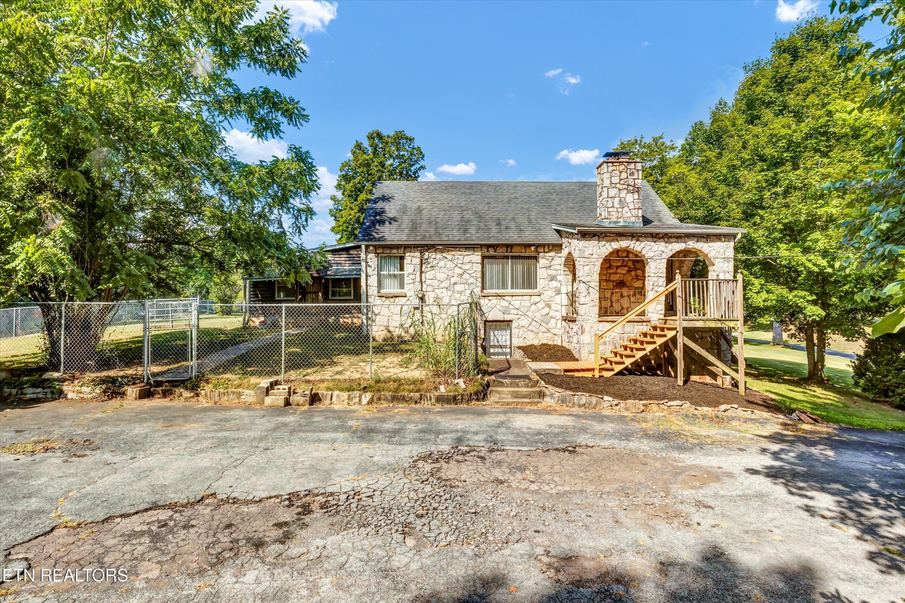 912 East Hendron Chapel Road Knoxville, TN 37920 - Photo 19 of 25 23-912 E Hendron Chapel Rd-23