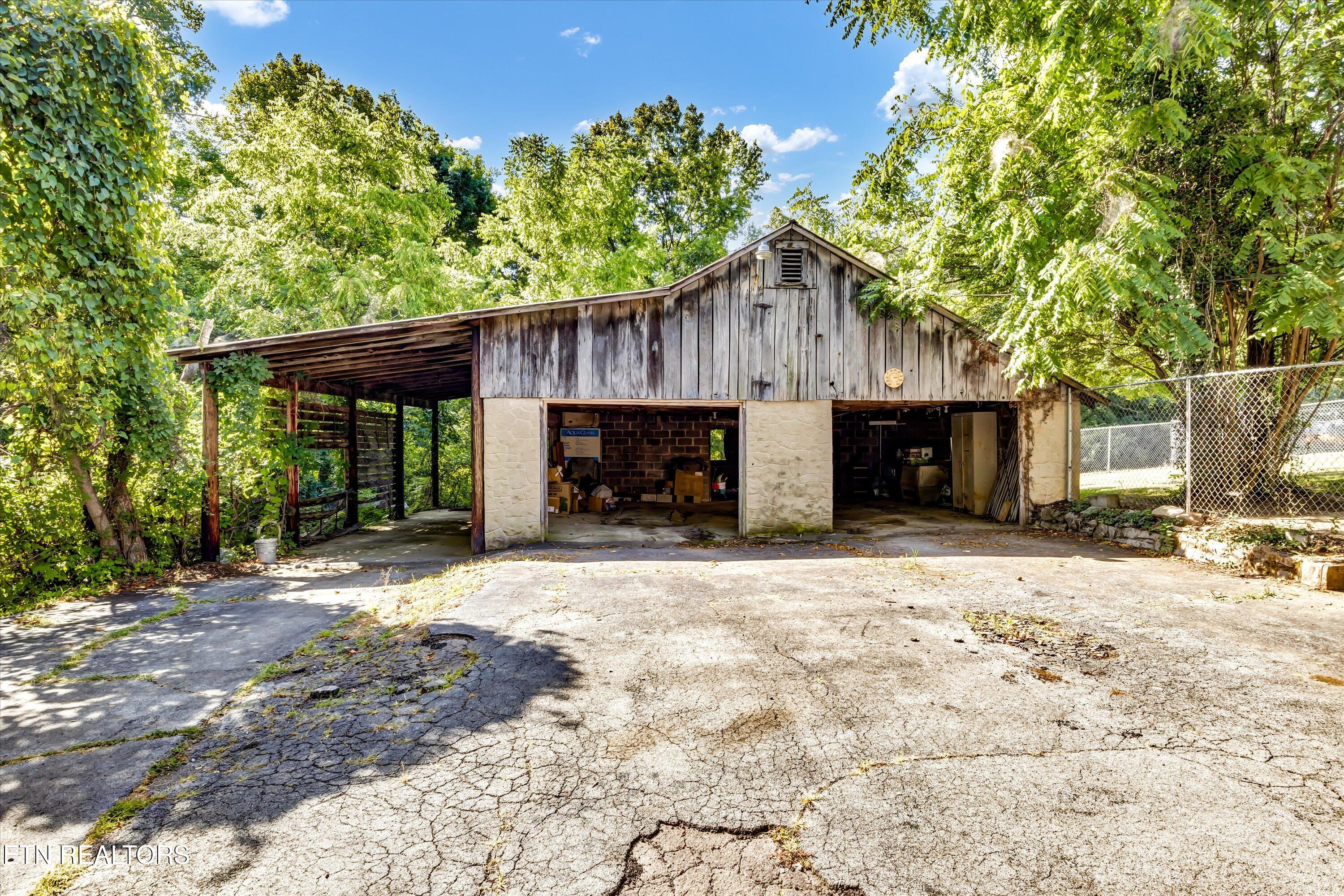 912 East Hendron Chapel Road Knoxville, TN 37920 - Photo 20 of 25 24-912 E Hendron Chapel Rd-24
