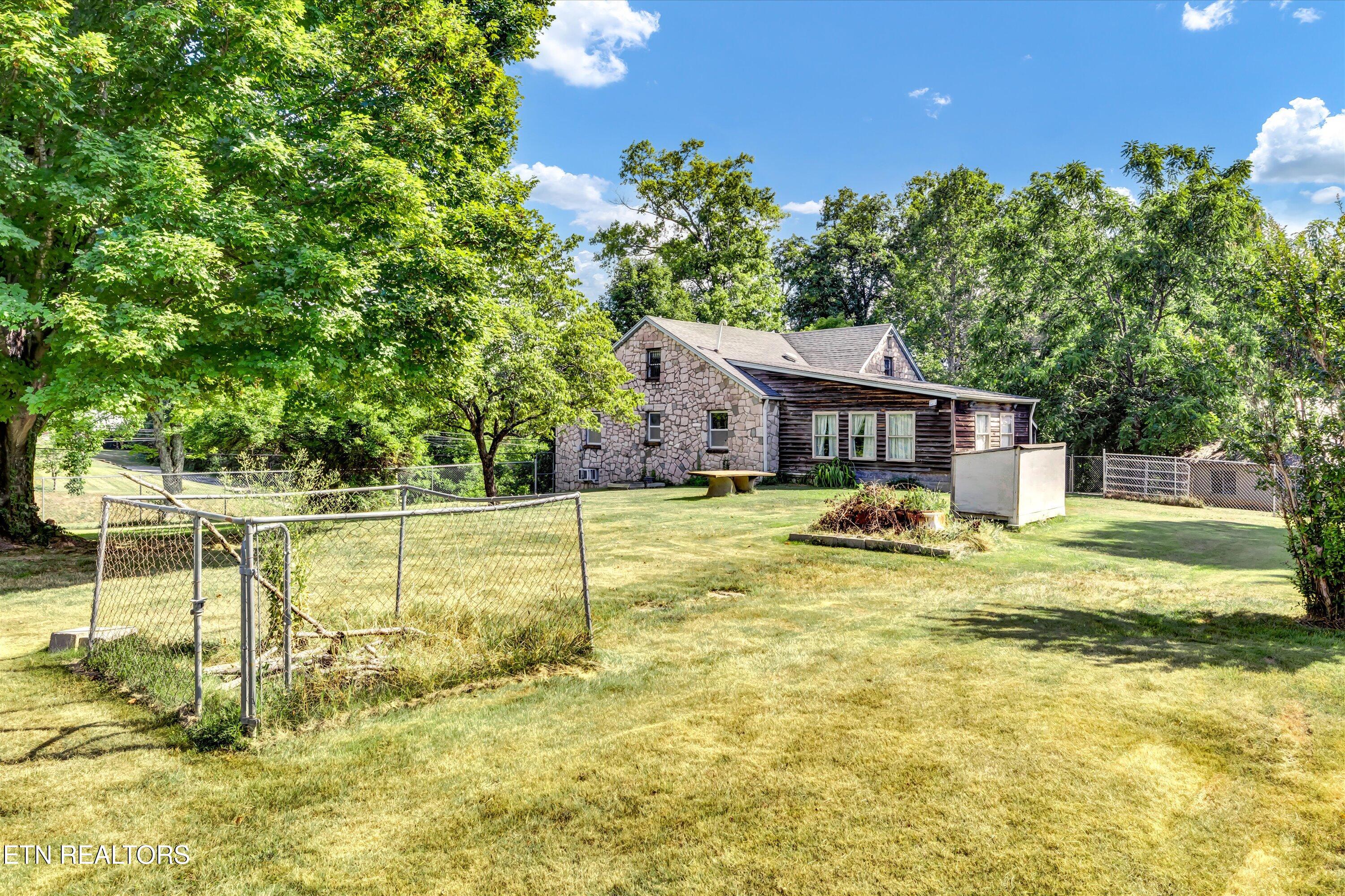 912 East Hendron Chapel Road Knoxville, TN 37920 - Photo 23 of 25 29-912 E Hendron Chapel Rd-29