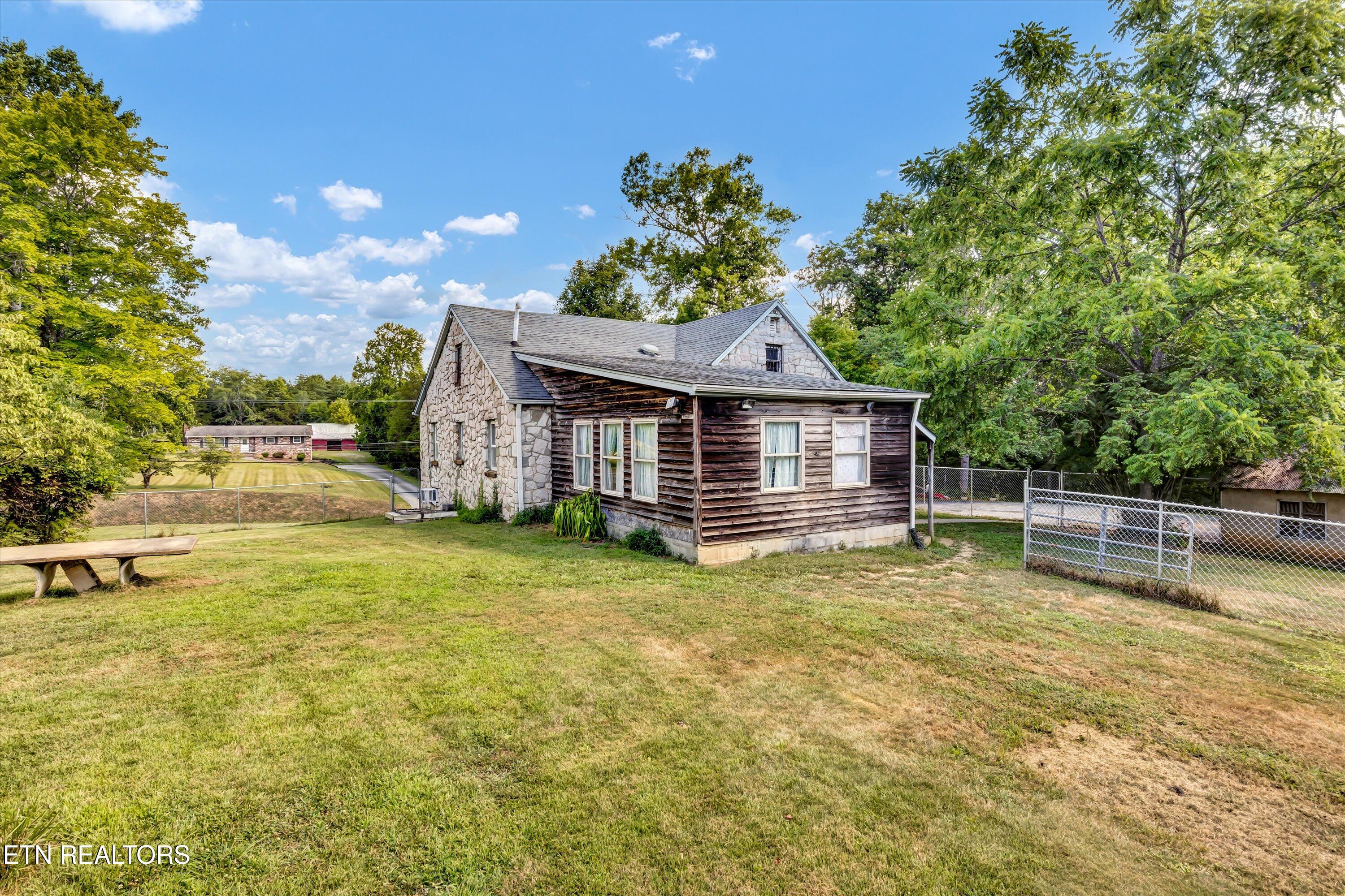 912 East Hendron Chapel Road Knoxville, TN 37920 - Photo 24 of 25 26-912 E Hendron Chapel Rd-26
