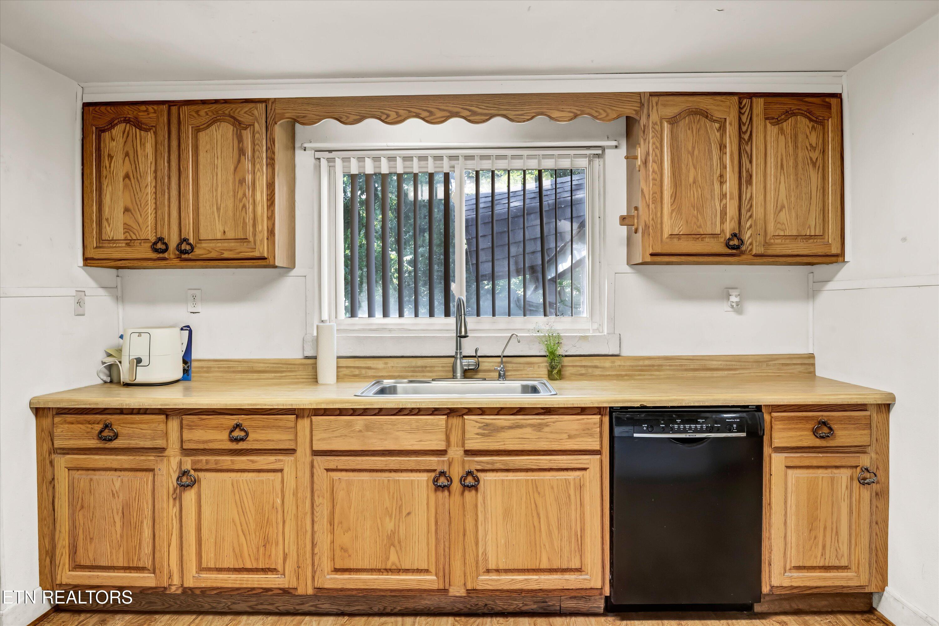 912 East Hendron Chapel Road Knoxville, TN 37920 - Photo 8 of 25 09-912 E Hendron Chapel Rd-9