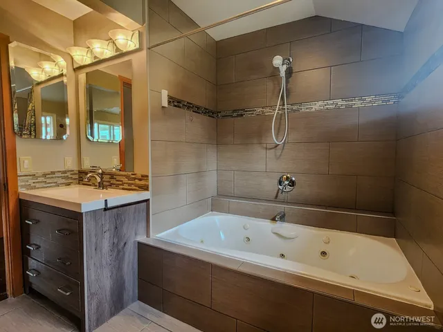 $3,700 | 309 V Street, Port Townsend, WA 98368