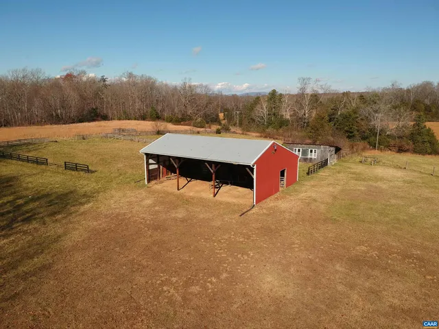 a view of entryway with a rug