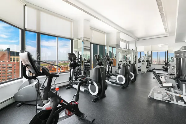 $3,400 | 300 East 93rd Street, Unit 17C | Upper East Side
