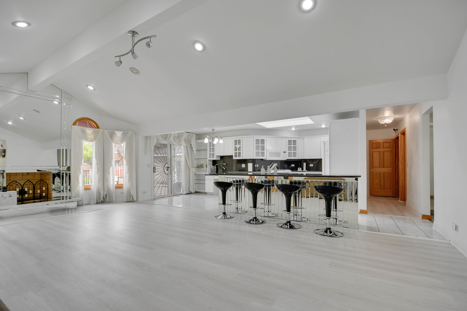 14650 Lamon Avenue Midlothian, IL 60445 - Photo 7 of 42