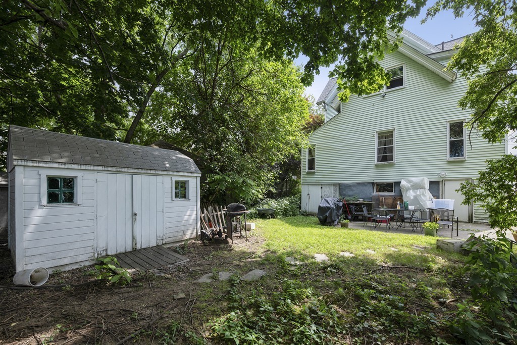 49 Bennett Street Boston, MA 02135 - Photo 4 of 24