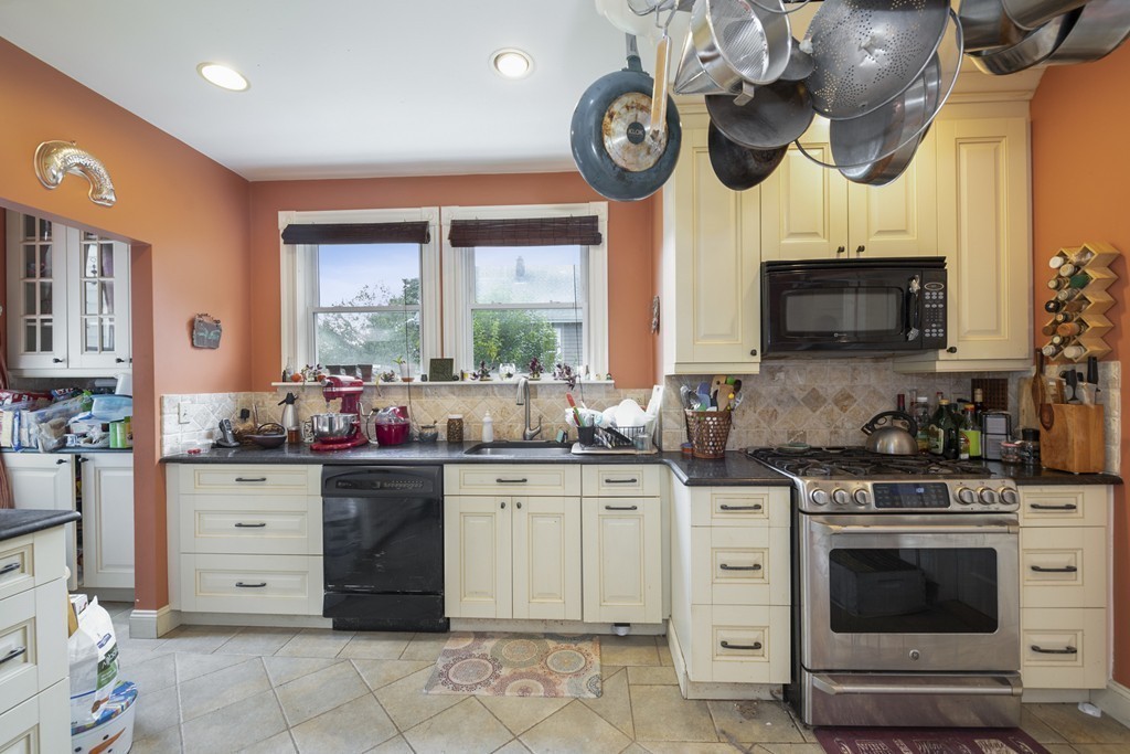 49 Bennett Street Boston, MA 02135 - Photo 7 of 24