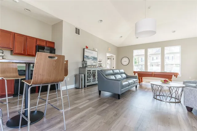 $1,895 | 1260 Lehigh Station Road, Unit 408, Henrietta, NY 14467