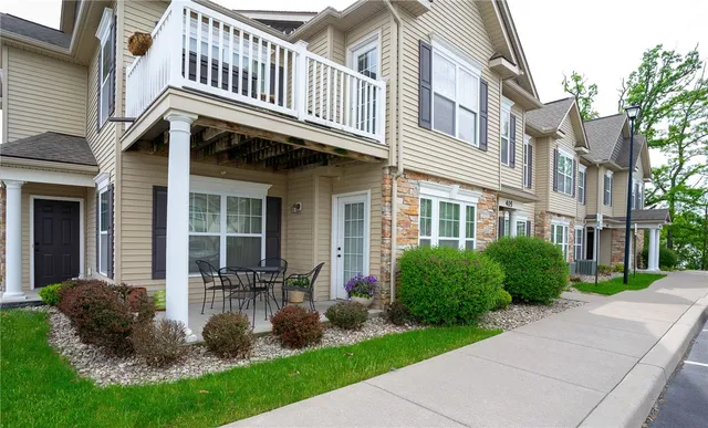 $1,895 | 1260 Lehigh Station Road, Unit 408, Henrietta, NY 14467