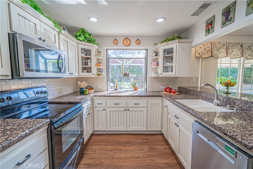 23514 Vía Decano Valencia, CA 91355 - Photo 3 of 59