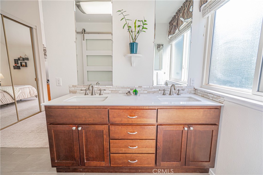 23514 Vía Decano Valencia, CA 91355 - Photo 34 of 59