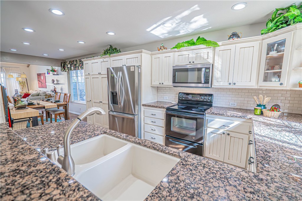 23514 Vía Decano Valencia, CA 91355 - Photo 5 of 59