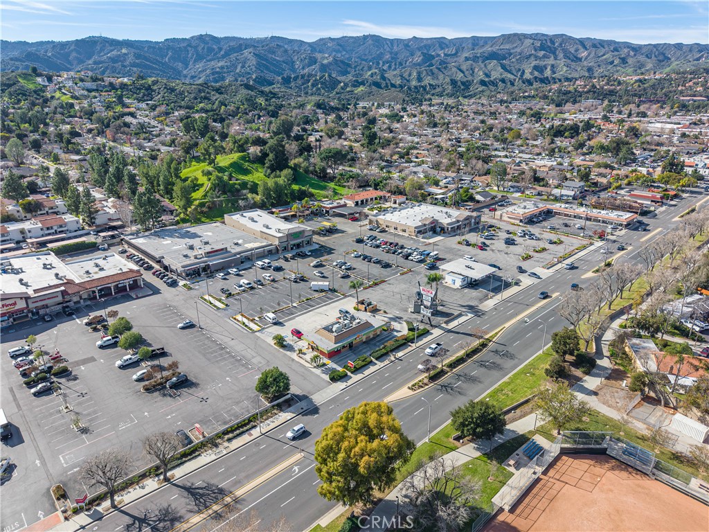 23514 Vía Decano Valencia, CA 91355 - Photo 58 of 59