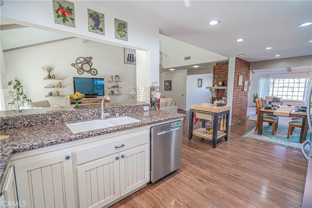 23514 Vía Decano Valencia, CA 91355 - Photo 6 of 59