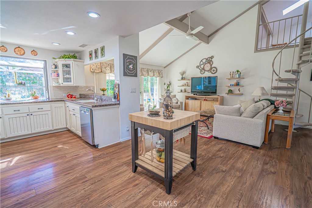 23514 Vía Decano Valencia, CA 91355 - Photo 9 of 59