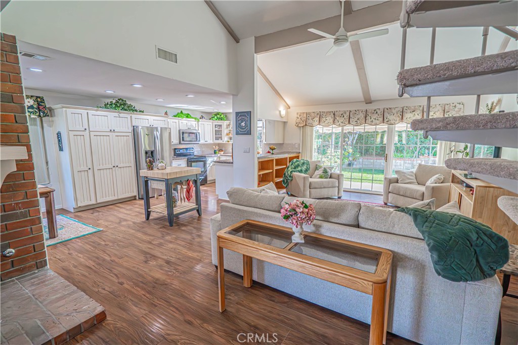 23514 Vía Decano Valencia, CA 91355 - Photo 10 of 59