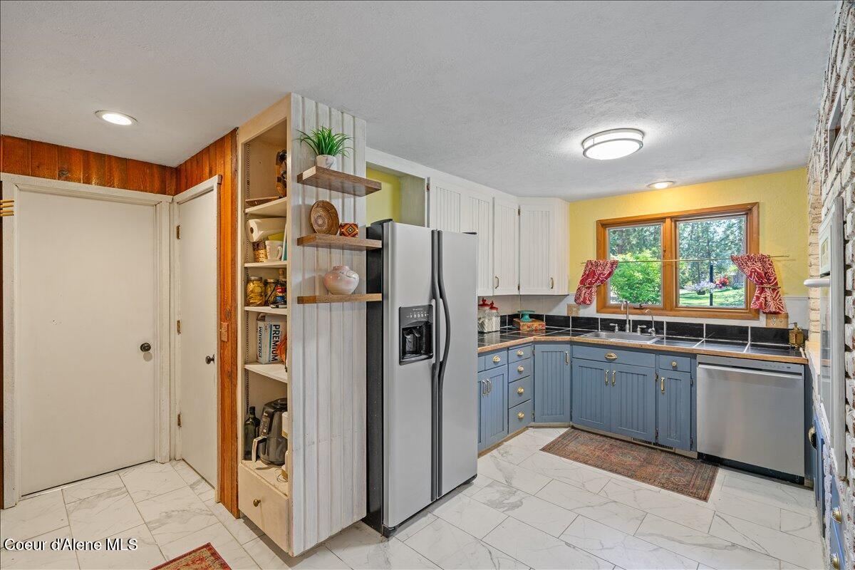 3506 Buckskin Road Coeur D'Alene, ID 83815 - Photo 12 of 65 18-Kitchen