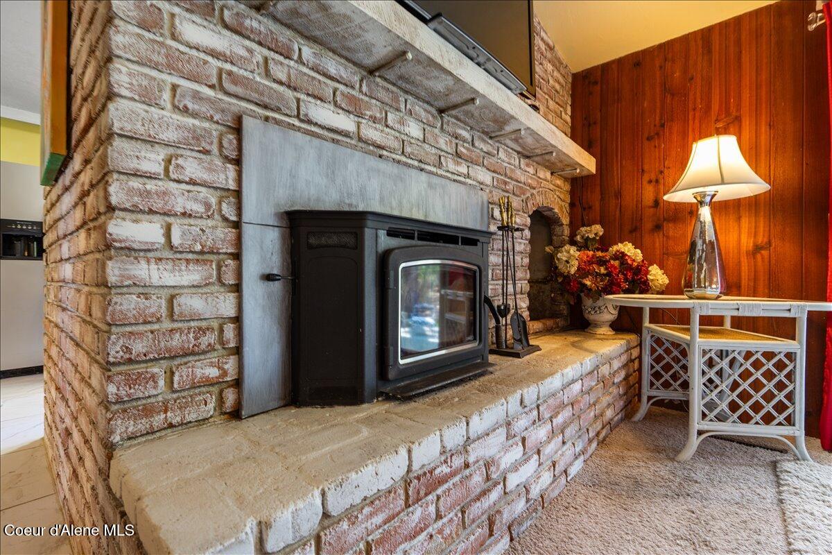 3506 Buckskin Road Coeur D'Alene, ID 83815 - Photo 19 of 65 16-Living Room fireplace