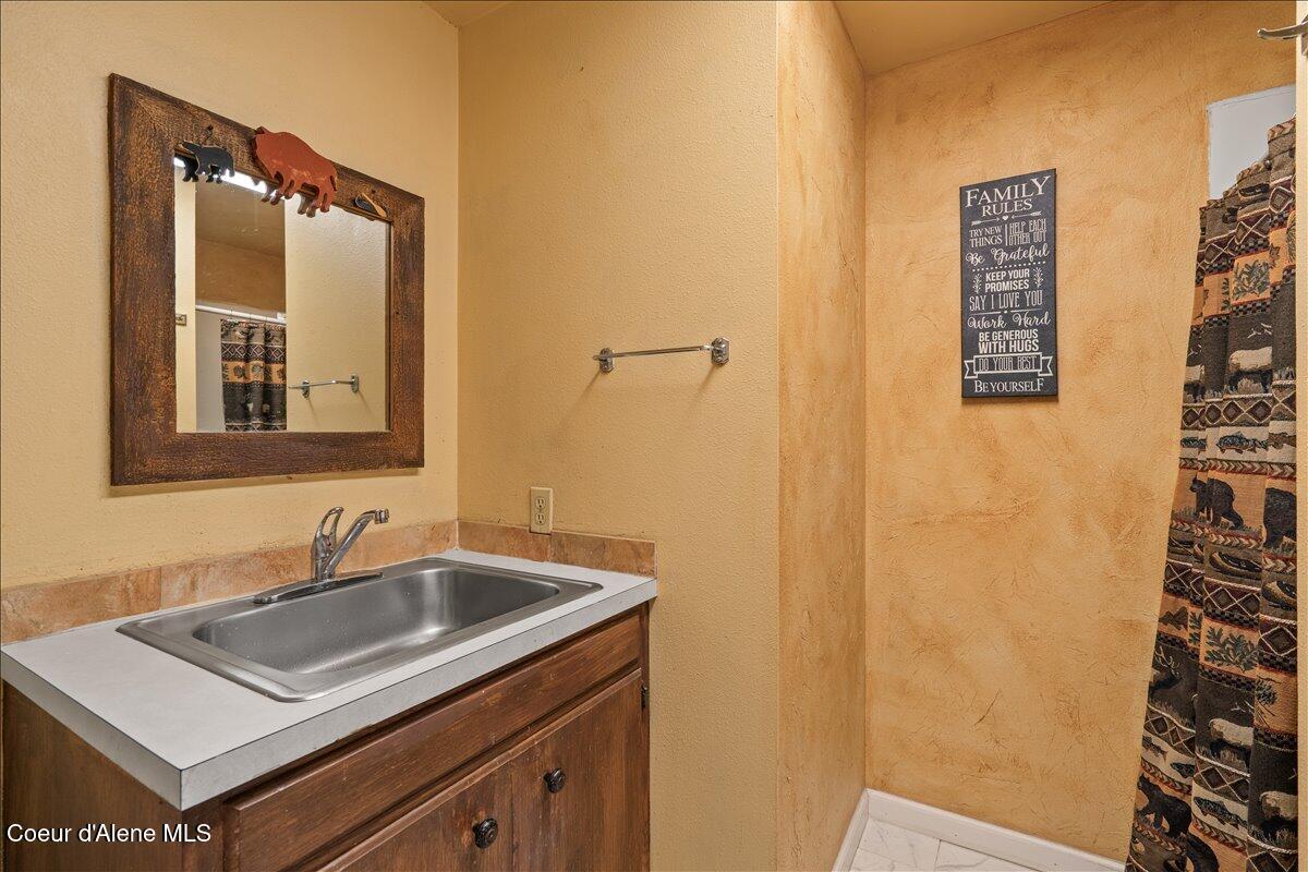 3506 Buckskin Road Coeur D'Alene, ID 83815 - Photo 31 of 65 32-Full bath