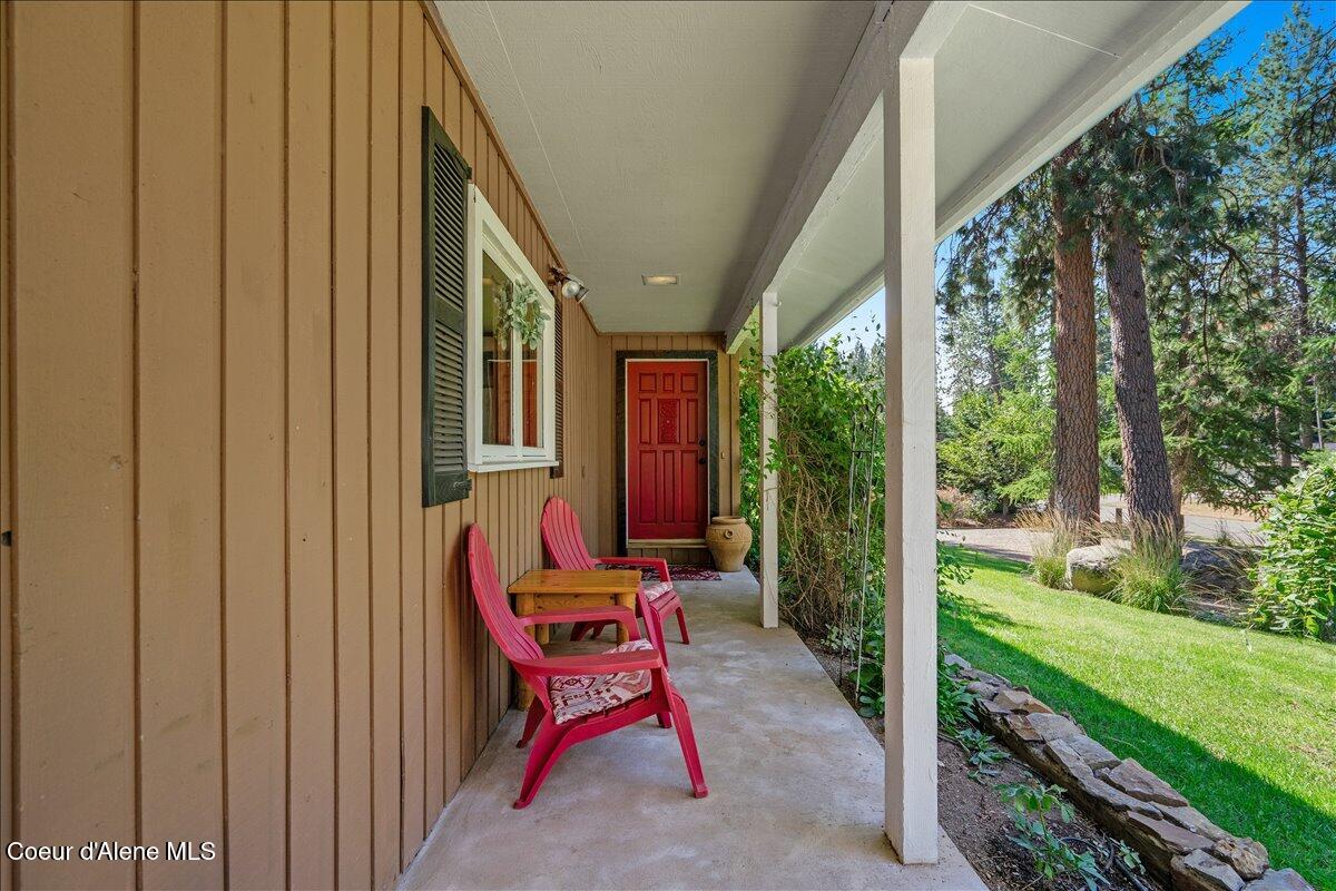 3506 Buckskin Road Coeur D'Alene, ID 83815 - Photo 8 of 65 09-Front entry