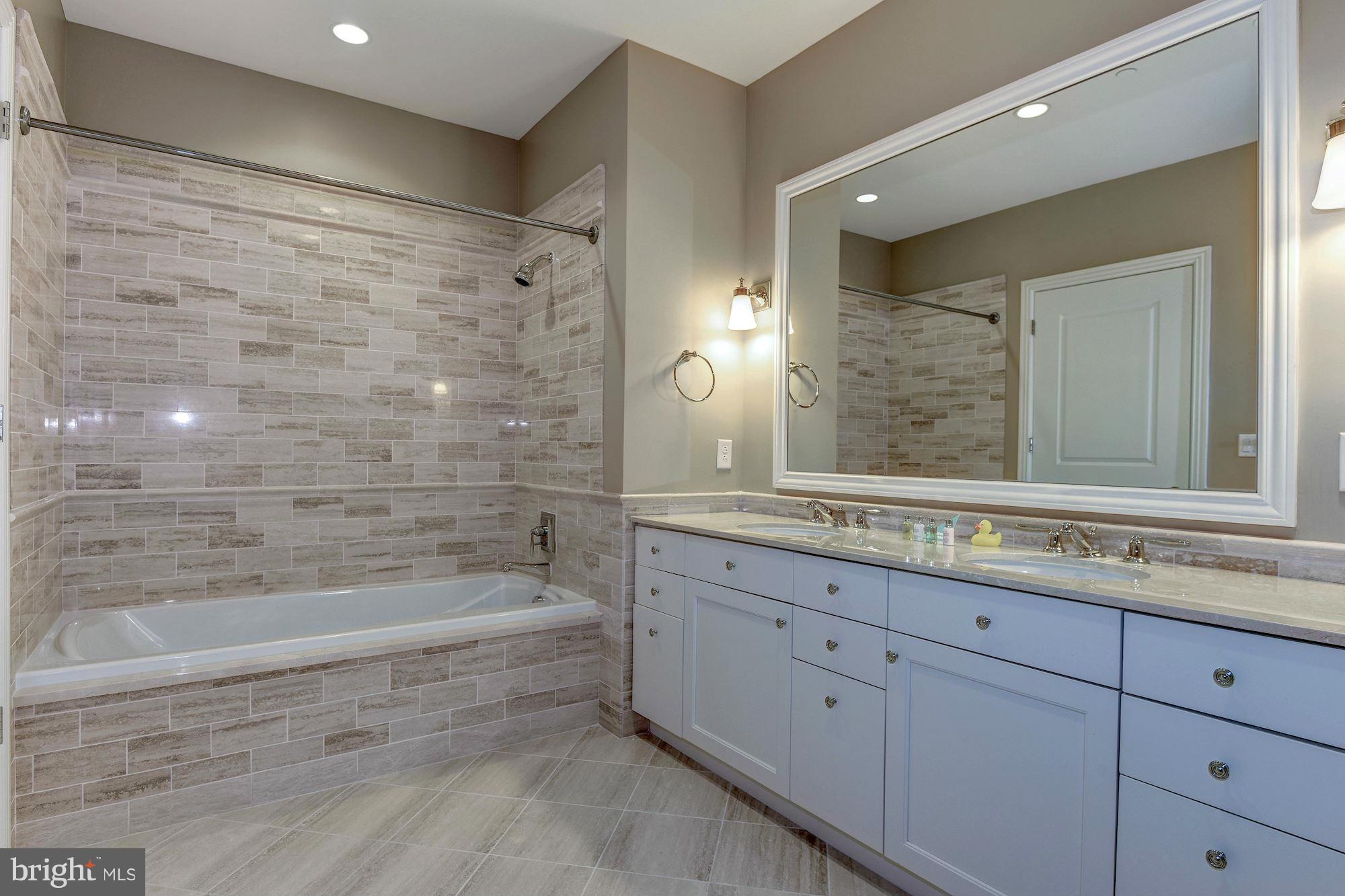 2700 Woodley Road Northwest, Unit PH1 Washington, DC 20008 - Photo 17 of 30 Bath