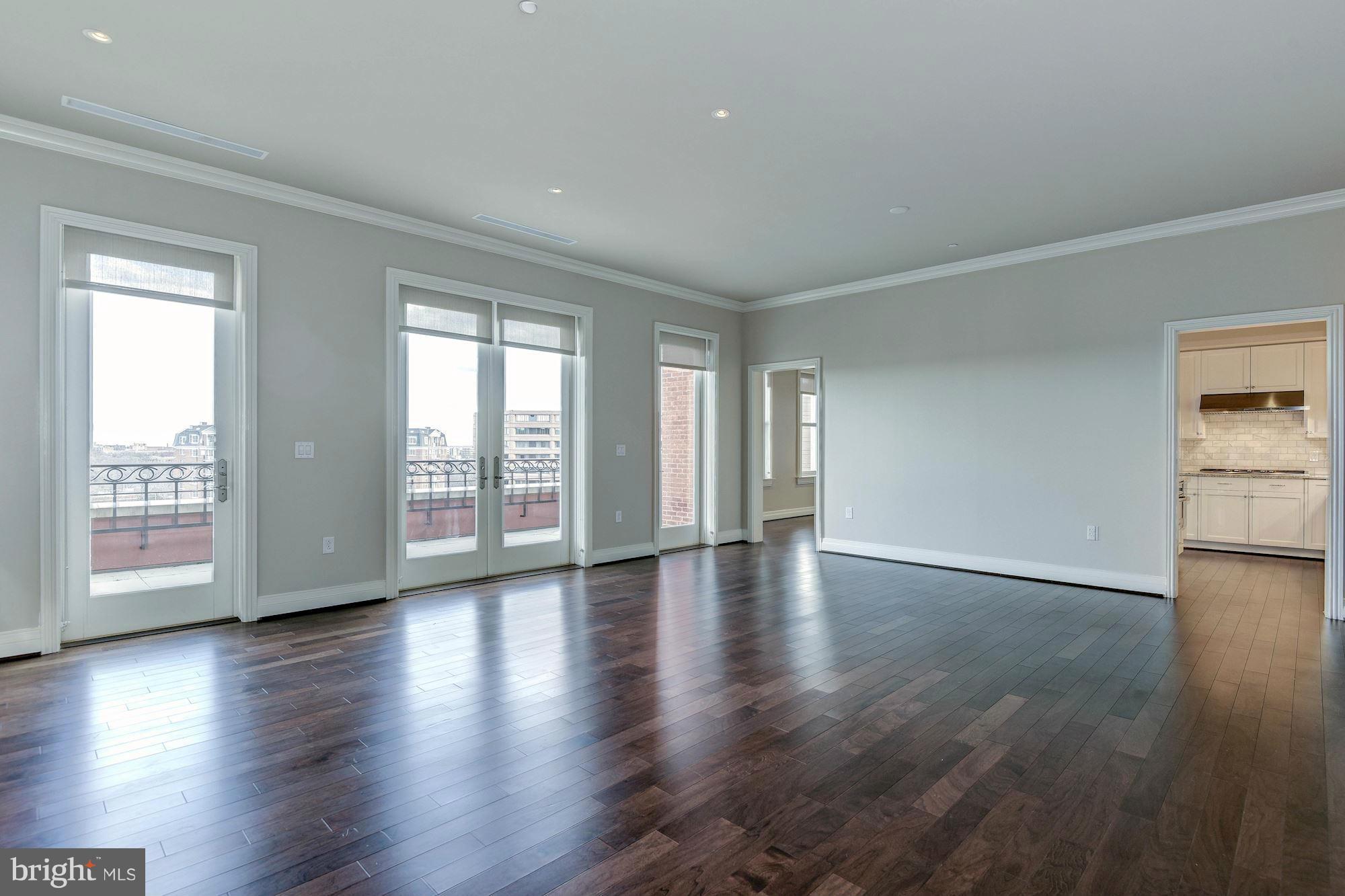 2700 Woodley Road Northwest, Unit PH1 Washington, DC 20008 - Photo 7 of 30 Living Room