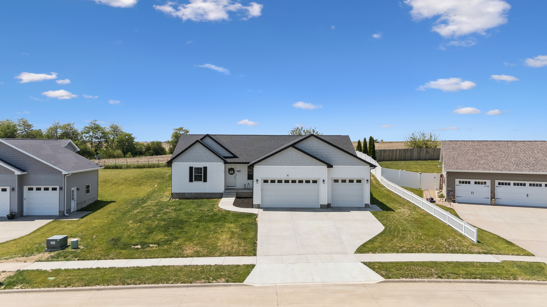 3548 Tower Court Clinton, IA 52732 - Photo 3 of 36