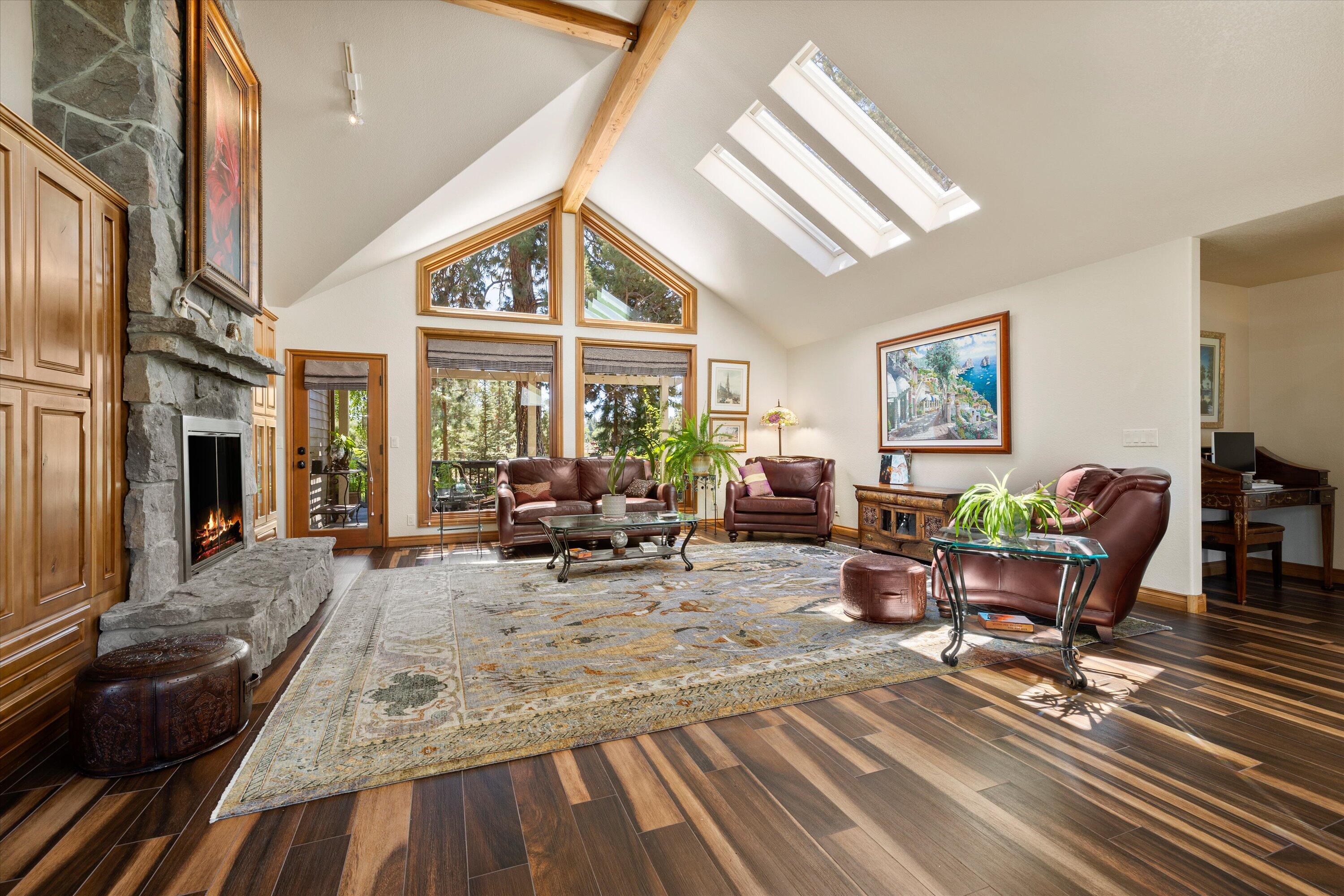 60604 Woodside Road Bend, OR 97702 - Photo 7 of 99 great room