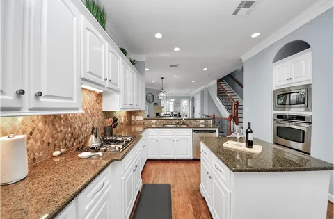 $519,000 | 3303 Bingham Manor Lane, Houston, TX 77056