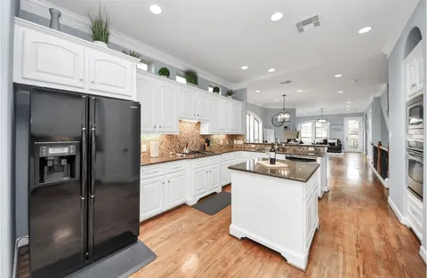 $519,000 | 3303 Bingham Manor Lane, Houston, TX 77056