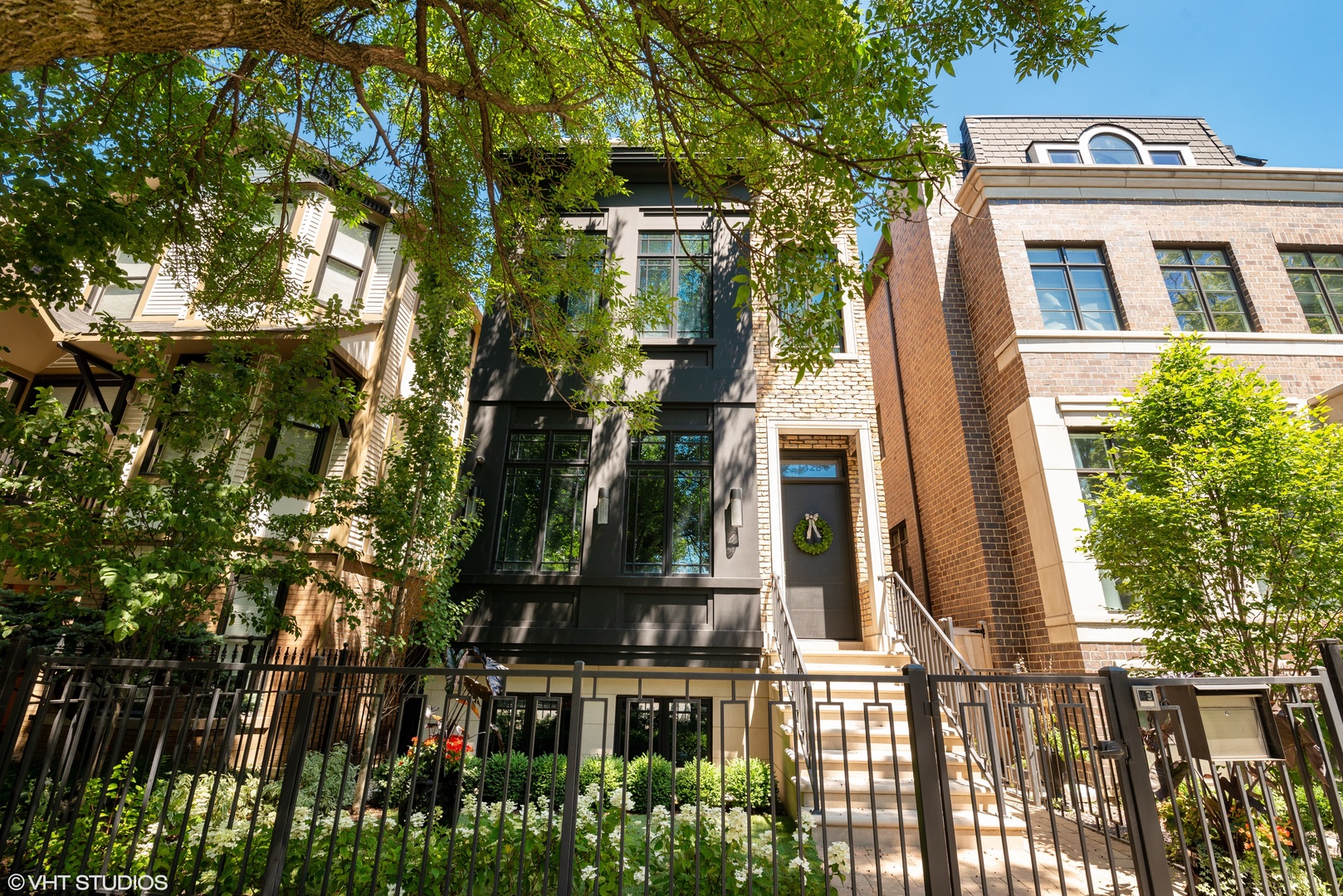 1428 West Wolfram Street Chicago, IL 60657 - Photo 1 of 47 front view of a house