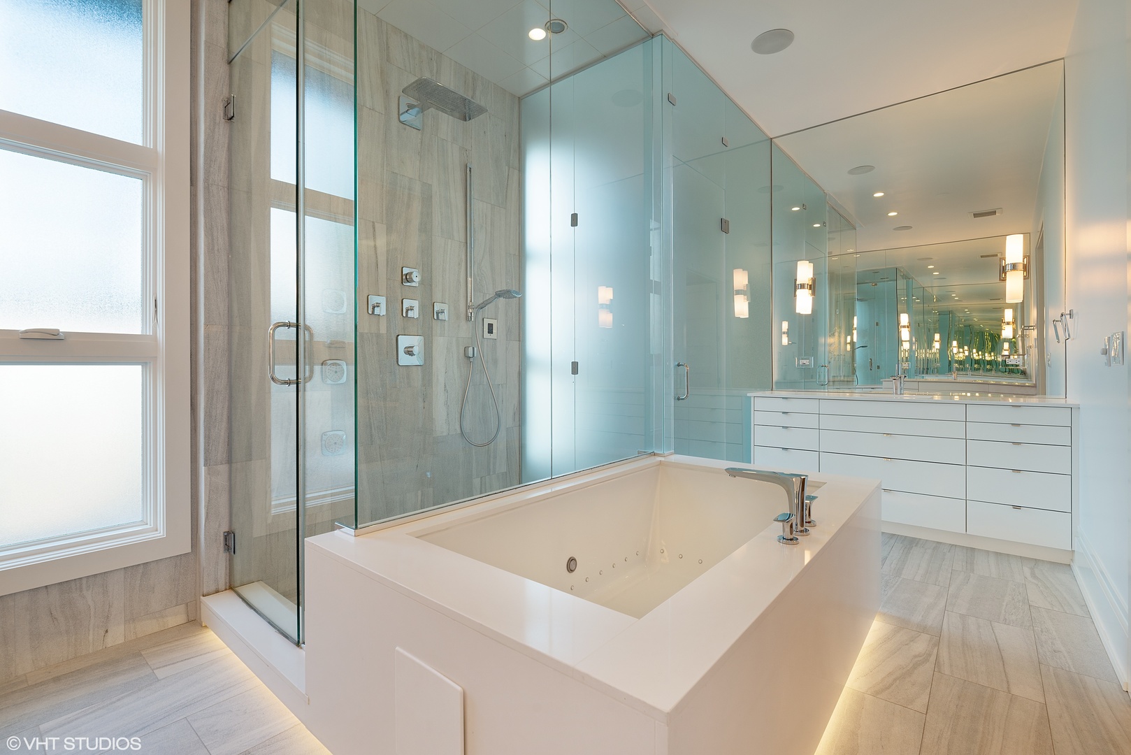 1428 West Wolfram Street Chicago, IL 60657 - Photo 24 of 47 a bathroom with a bathtub and a shower