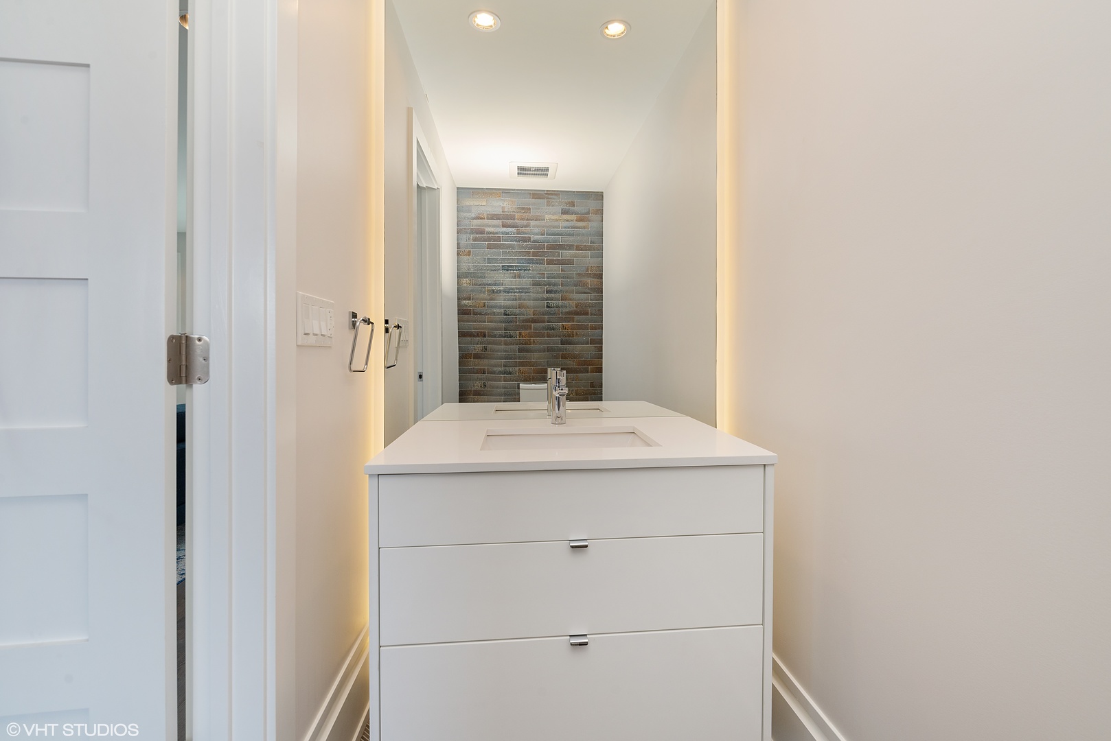 1428 West Wolfram Street Chicago, IL 60657 - Photo 38 of 47 a bathroom with a sink and a mirror