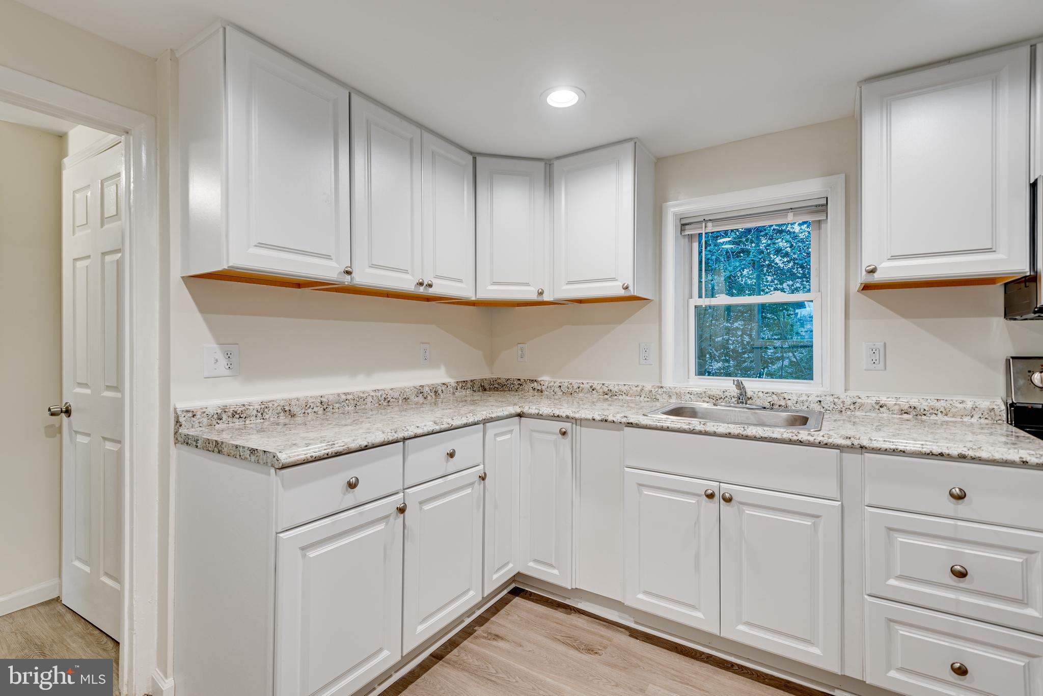 1558 Bay Head Road Annapolis, MD 21409 - Photo 15 of 33 Kitchen
