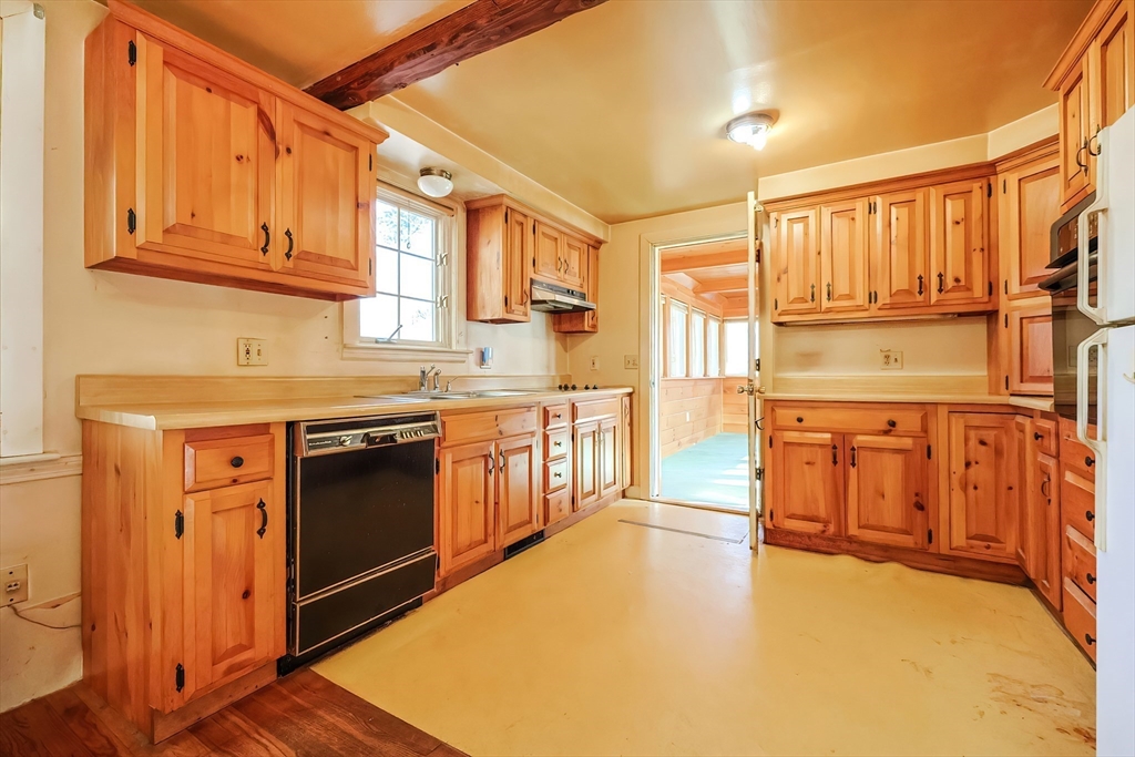 8 Spring Street Norfolk, MA 02056 - Photo 8 of 39 Gallery Image 8