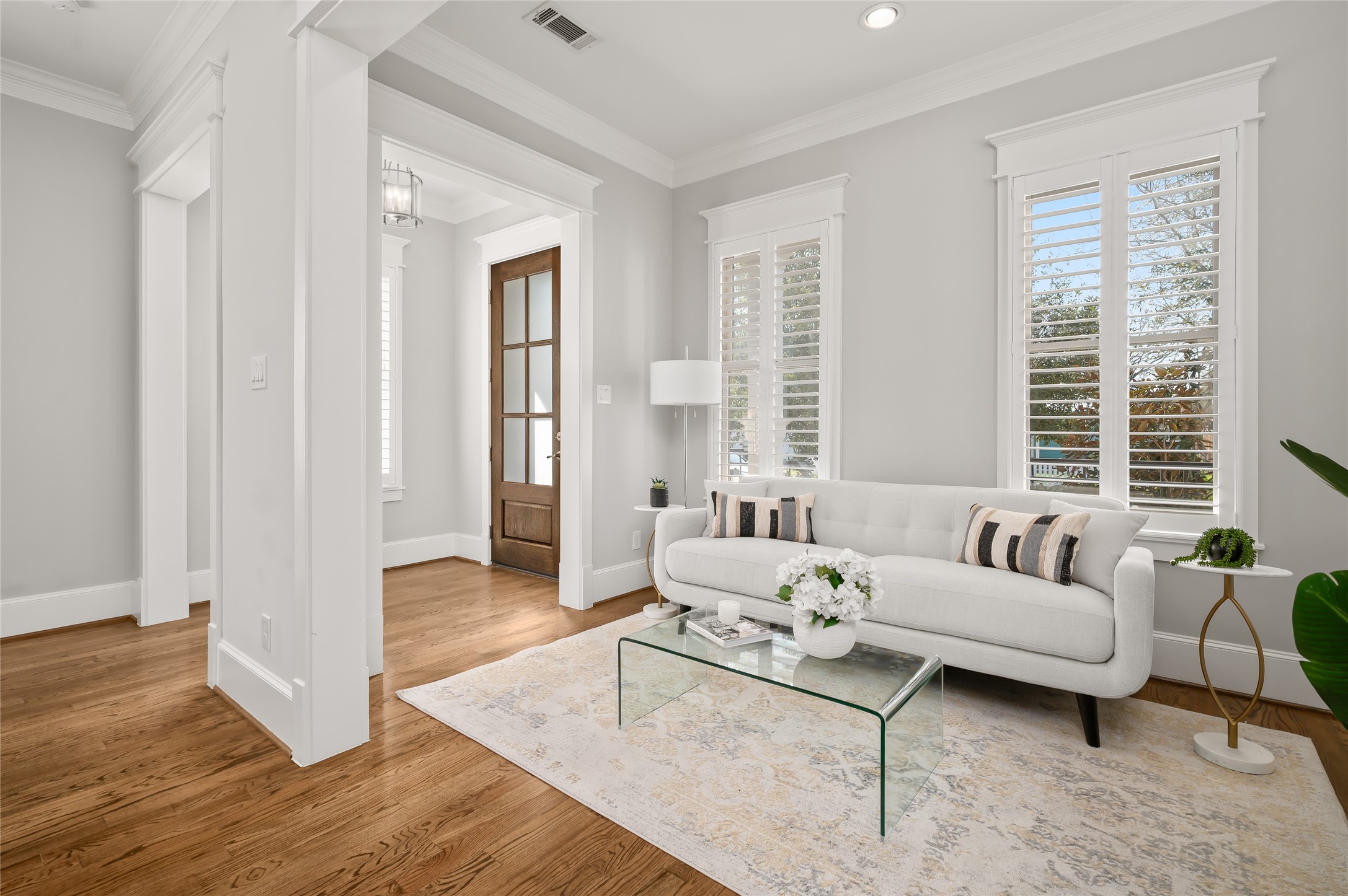 1003 East 25th Street Houston, TX 77009 - Photo 6 of 33 Light filled and cozy, the living room/den is a perfect place to put your feet up and read your favorite book.