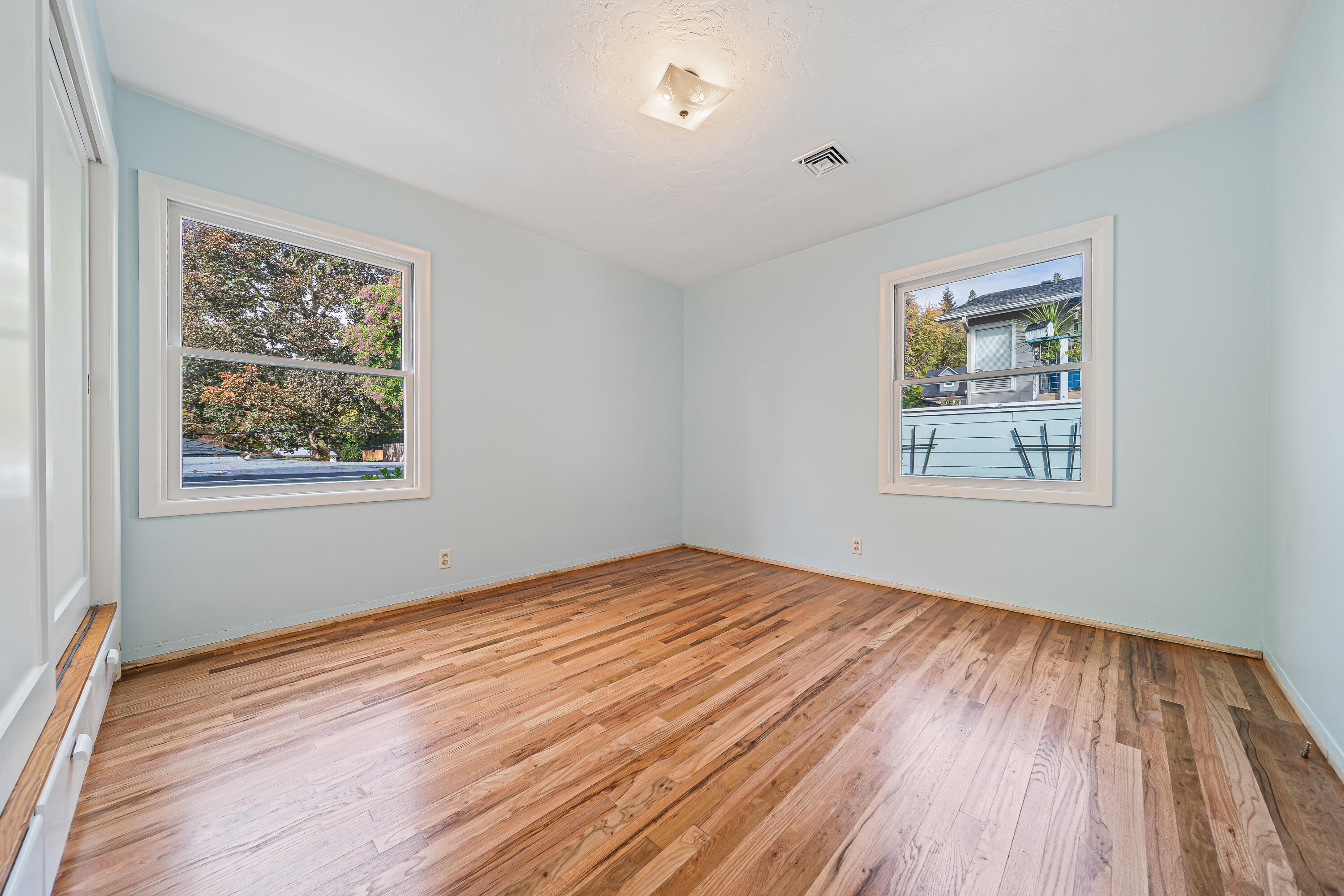 2529 Hillcrest Road Medford, OR 97504 - Photo 17 of 28 2529 Hillcrest Road Medford OR 97504