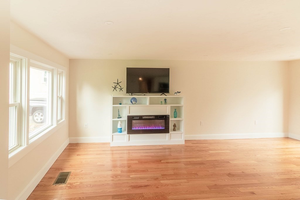 278 Kingsley Road Hull, MA 02045 - Photo 3 of 36 Gallery Image 3