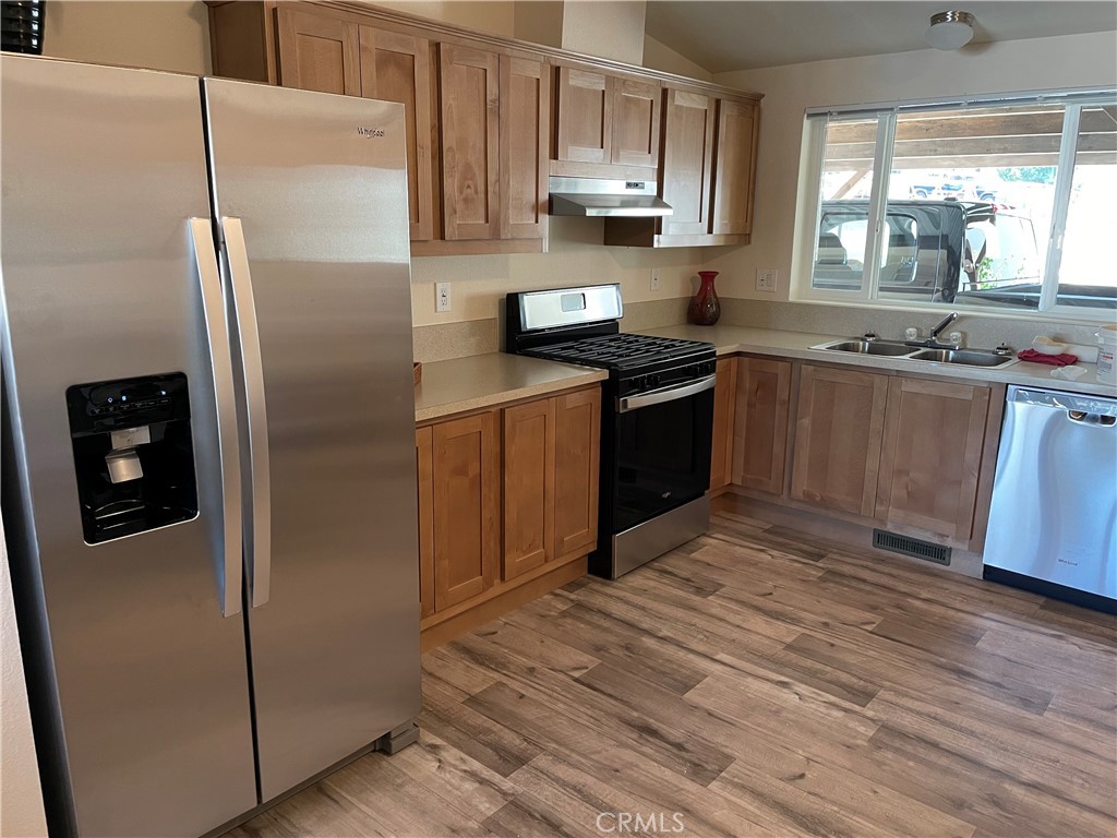 1340 Bille Road, Unit 13 Paradise, CA 95969 - Photo 13 of 31 a kitchen with granite countertop a refrigerator stove and sink
