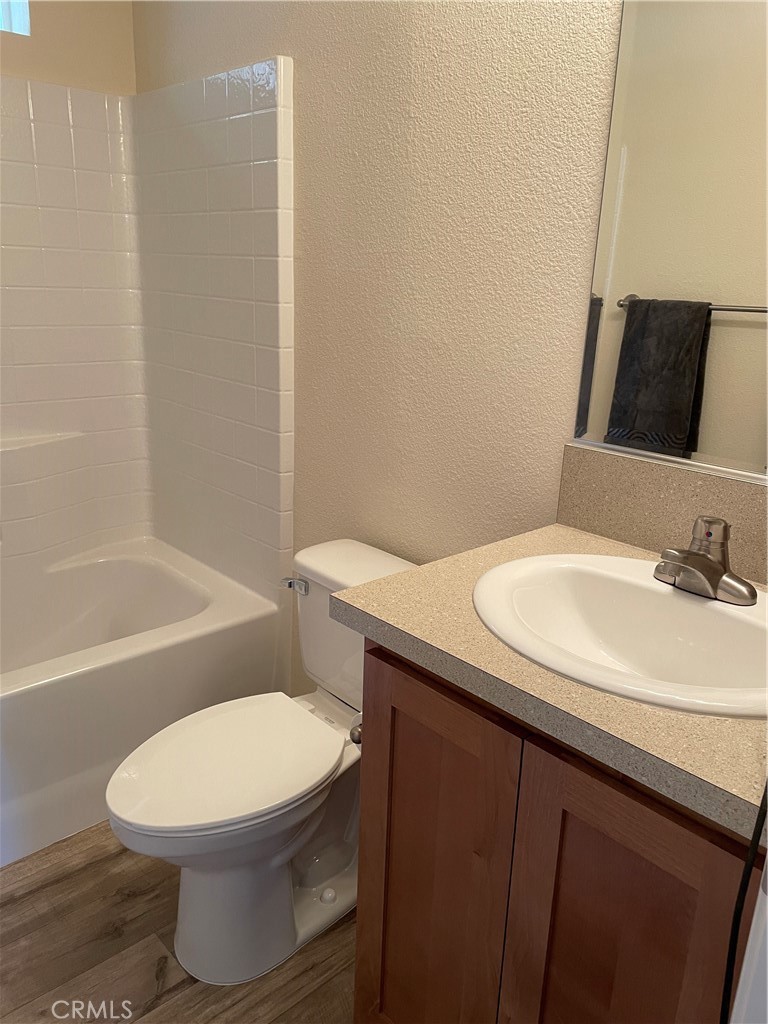 1340 Bille Road, Unit 13 Paradise, CA 95969 - Photo 23 of 31 a bathroom with a sink a toilet and bathtub