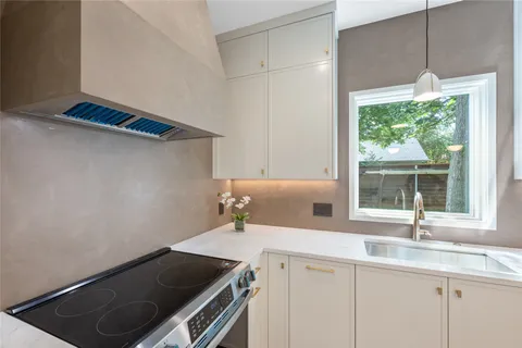 $1,605,000 | 1404 Justin Lane, Austin, TX 78757