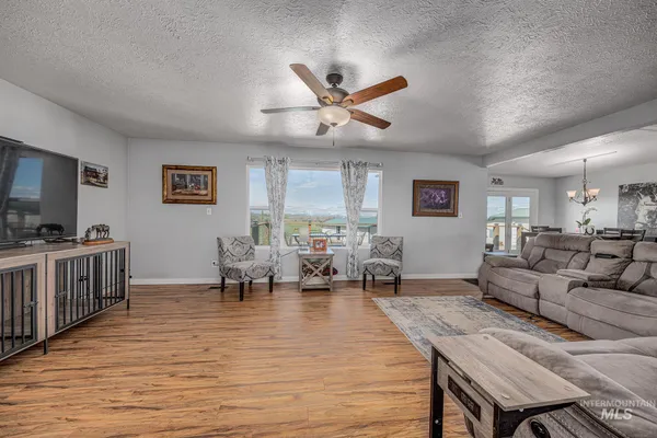 $975,000 | 644 Ontario Heights Road, Ontario, OR 97914