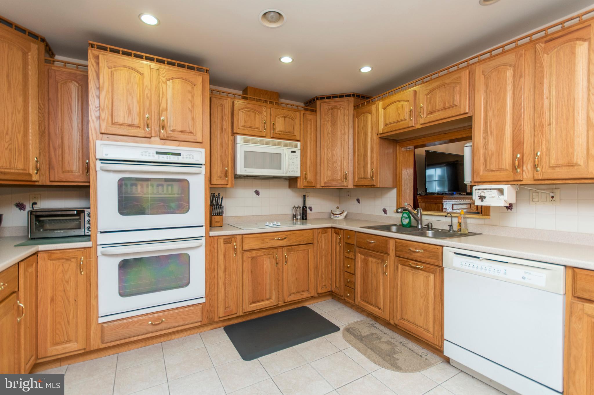 114 Sunset Road Burlington, NJ 08016 - Photo 13 of 40 Gallery Image 13