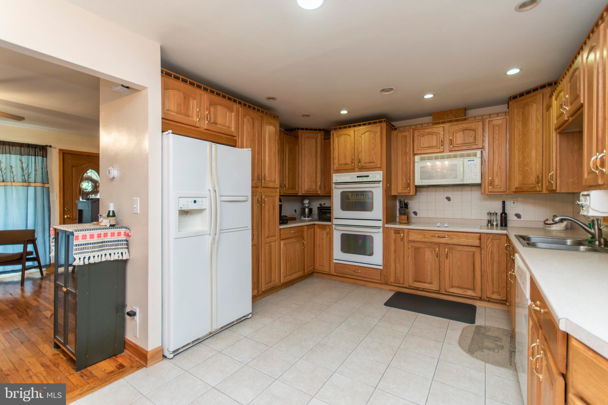 114 Sunset Road Burlington, NJ 08016 - Photo 14 of 40 Gallery Image 14