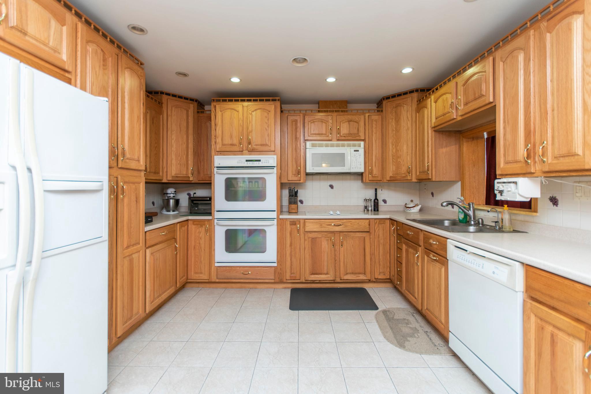 114 Sunset Road Burlington, NJ 08016 - Photo 15 of 40 Gallery Image 15