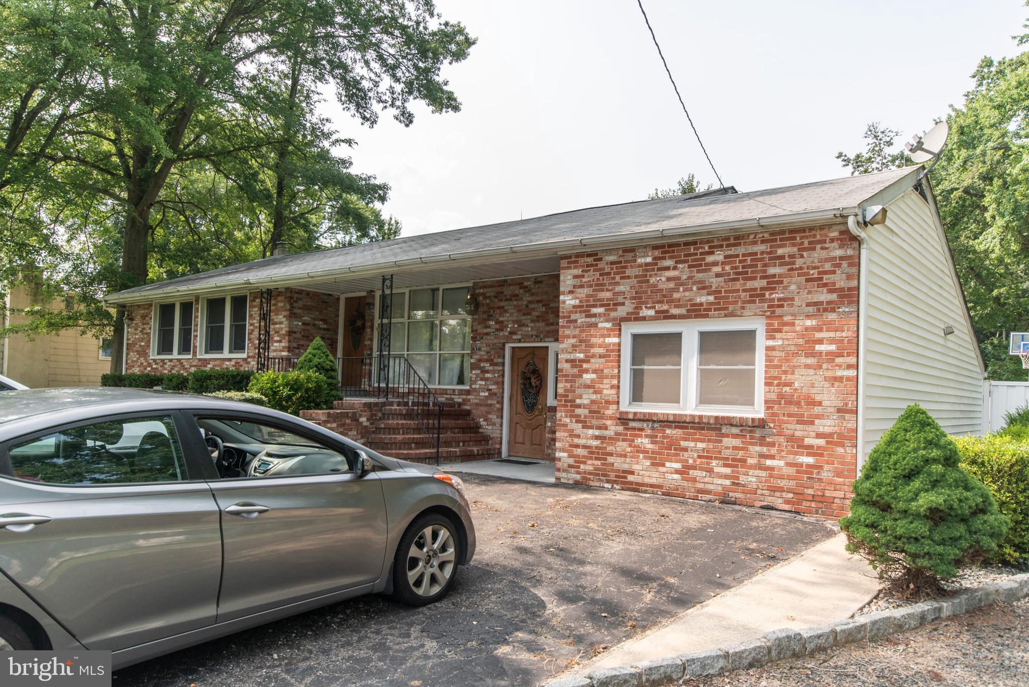 114 Sunset Road Burlington, NJ 08016 - Photo 3 of 40 Gallery Image 3